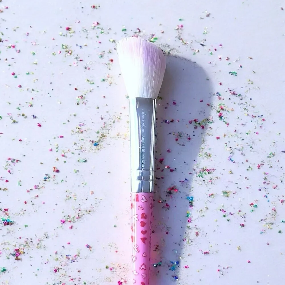 SLMISSGLAM Heart Angled Blush Brush GB01 Retails for $23 New Without Box